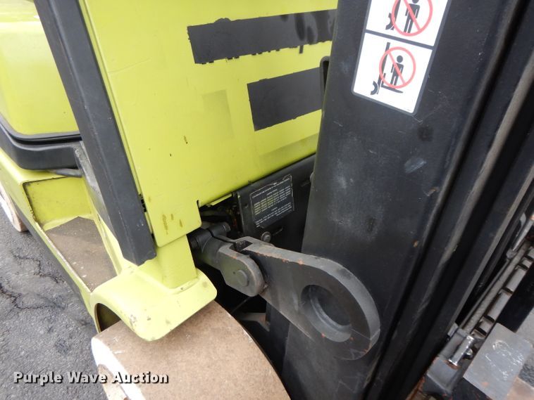 image for item DH3378 Clark CGC30  forklift