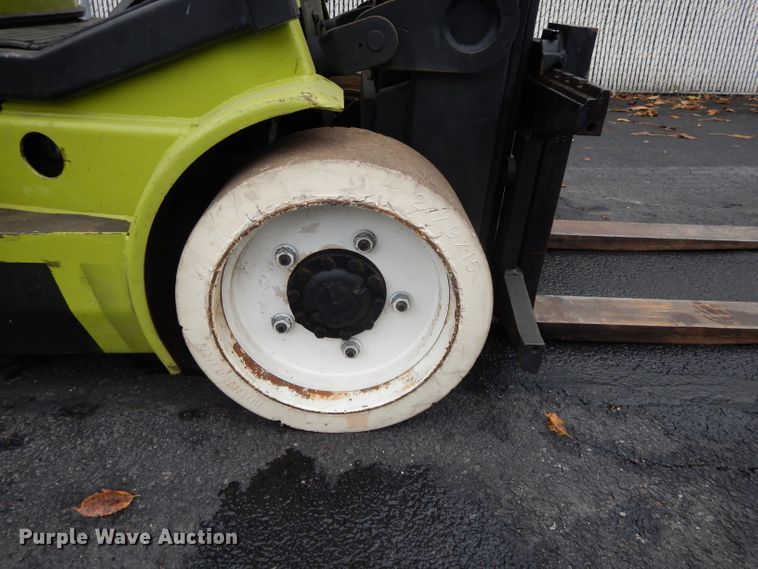 image for item DH3378 Clark CGC30  forklift