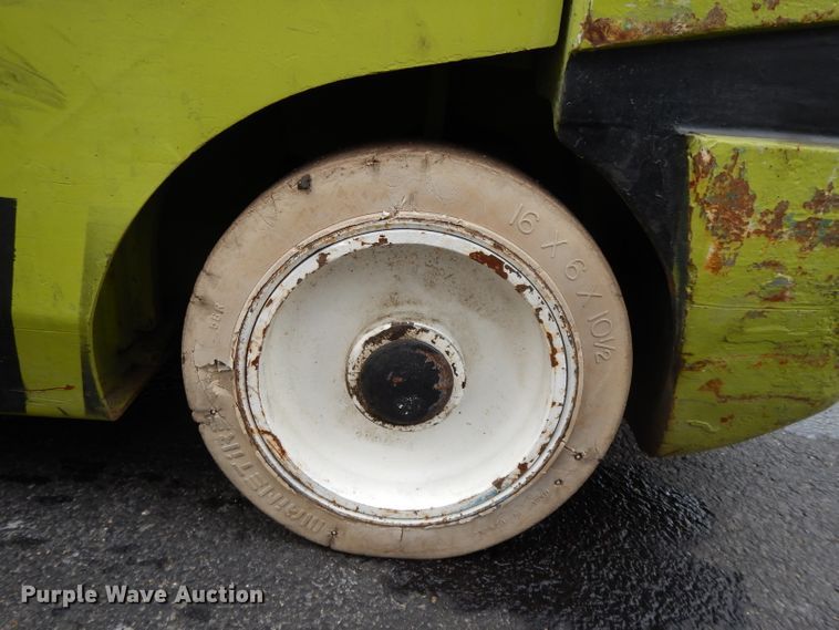 image for item DH3378 Clark CGC30  forklift