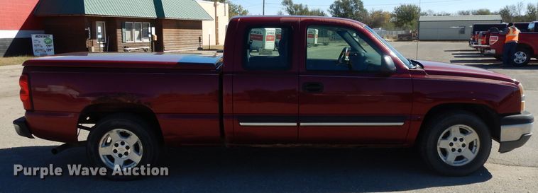 image for item DH3388 2005 Chevrolet Silverado 1500  Ext. Cab pickup truck