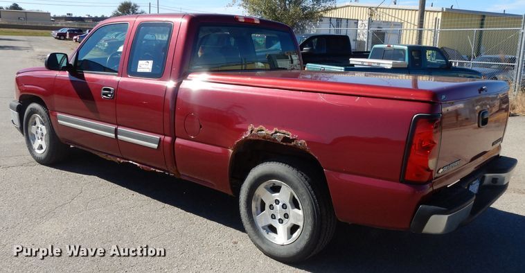 image for item DH3388 2005 Chevrolet Silverado 1500  Ext. Cab pickup truck