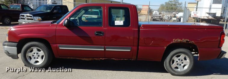 image for item DH3388 2005 Chevrolet Silverado 1500  Ext. Cab pickup truck