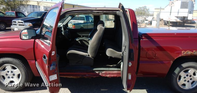 image for item DH3388 2005 Chevrolet Silverado 1500  Ext. Cab pickup truck