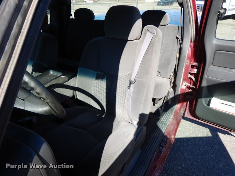 image for item DH3388 2005 Chevrolet Silverado 1500  Ext. Cab pickup truck