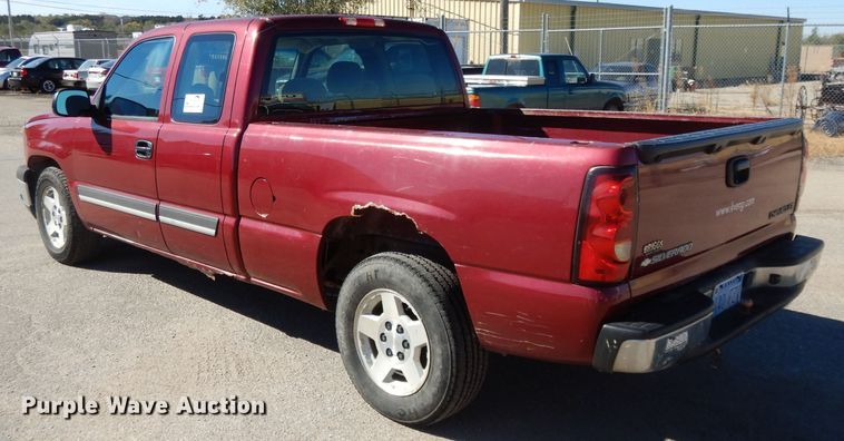 image for item DH3389 2005 Chevrolet Silverado 1500  Ext. Cab pickup truck