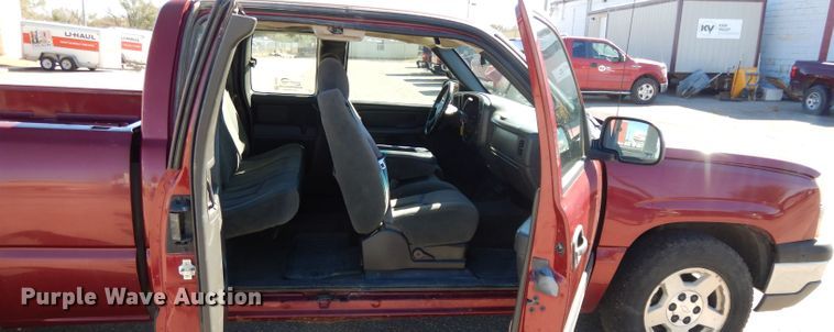 image for item DH3389 2005 Chevrolet Silverado 1500  Ext. Cab pickup truck
