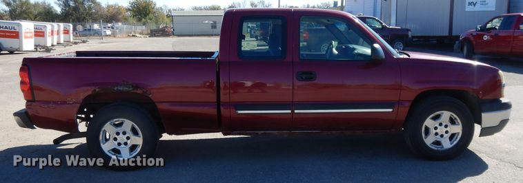 image for item DH3390 2005 Chevrolet Silverado 1500  Ext. Cab pickup truck