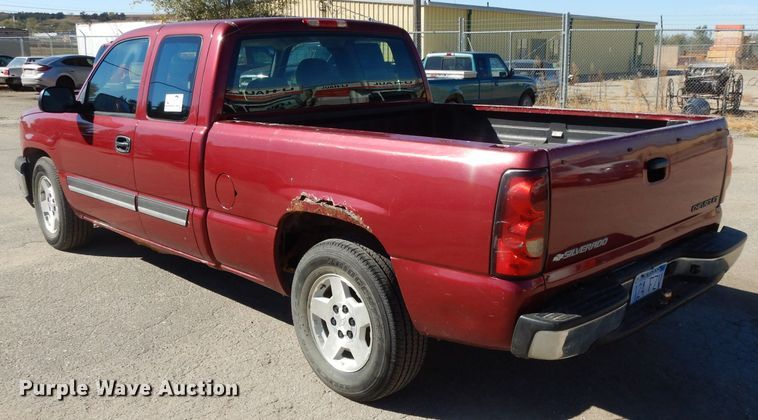 image for item DH3390 2005 Chevrolet Silverado 1500  Ext. Cab pickup truck