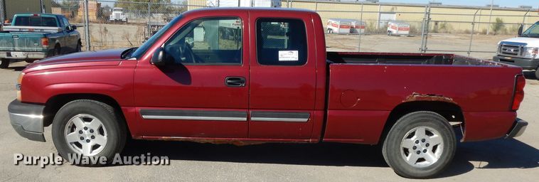 image for item DH3390 2005 Chevrolet Silverado 1500  Ext. Cab pickup truck