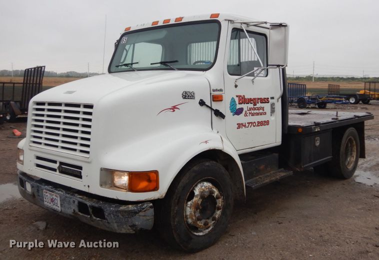image for item DH5230 2001 International 4700  flatbed truck