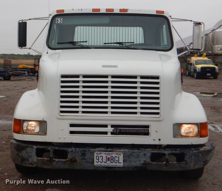 image for item DH5230 2001 International 4700  flatbed truck