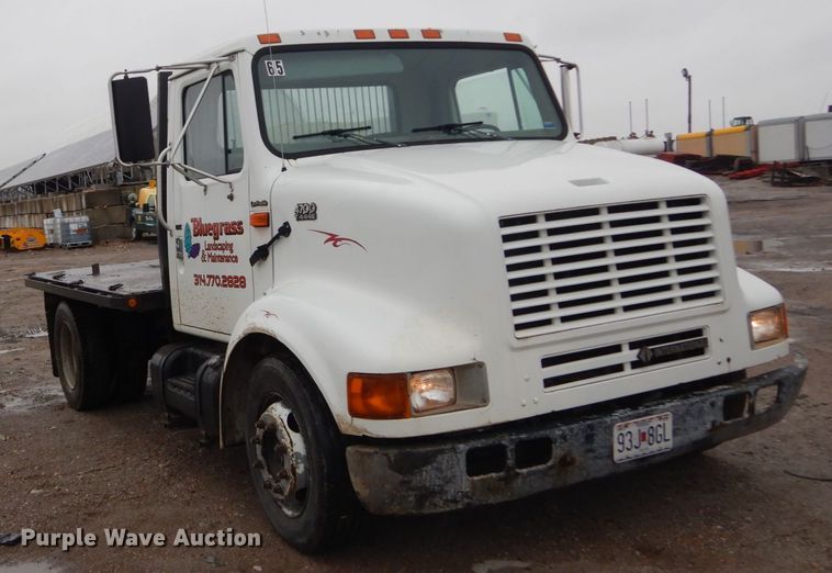image for item DH5230 2001 International 4700  flatbed truck