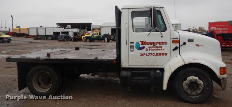 image for item DH5230 2001 International 4700  flatbed truck