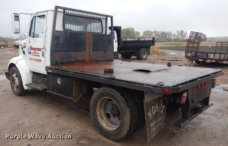 image for item DH5230 2001 International 4700  flatbed truck