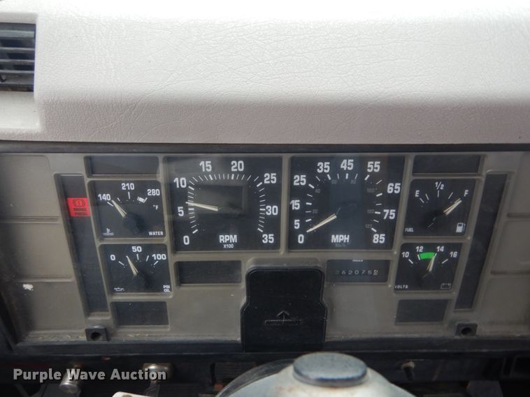 image for item DH5230 2001 International 4700  flatbed truck