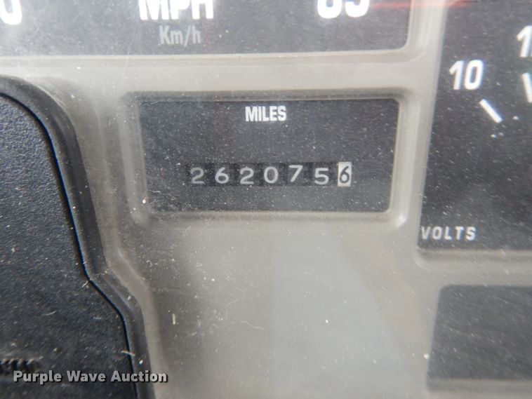 image for item DH5230 2001 International 4700  flatbed truck