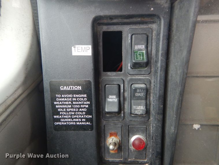 image for item DH5230 2001 International 4700  flatbed truck