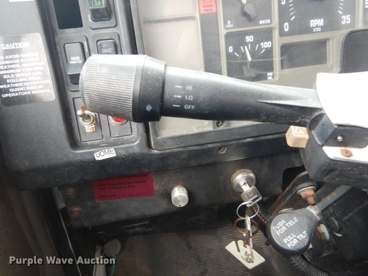 image for item DH5230 2001 International 4700  flatbed truck