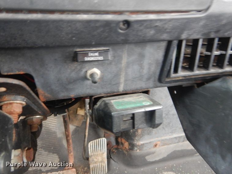 image for item DH5230 2001 International 4700  flatbed truck