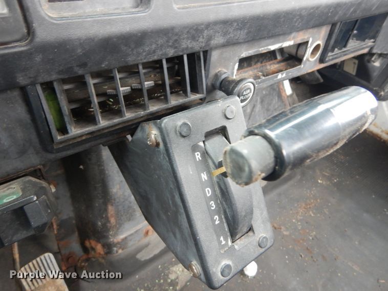 image for item DH5230 2001 International 4700  flatbed truck