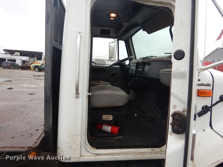 image for item DH5230 2001 International 4700  flatbed truck