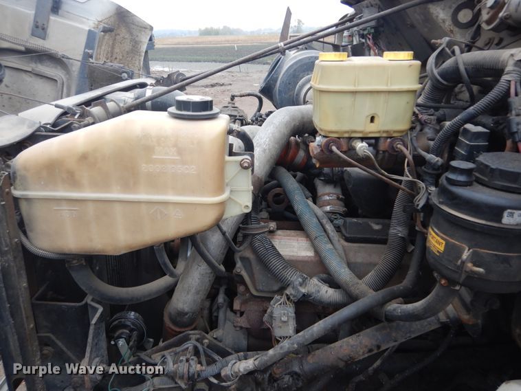 image for item DH5230 2001 International 4700  flatbed truck