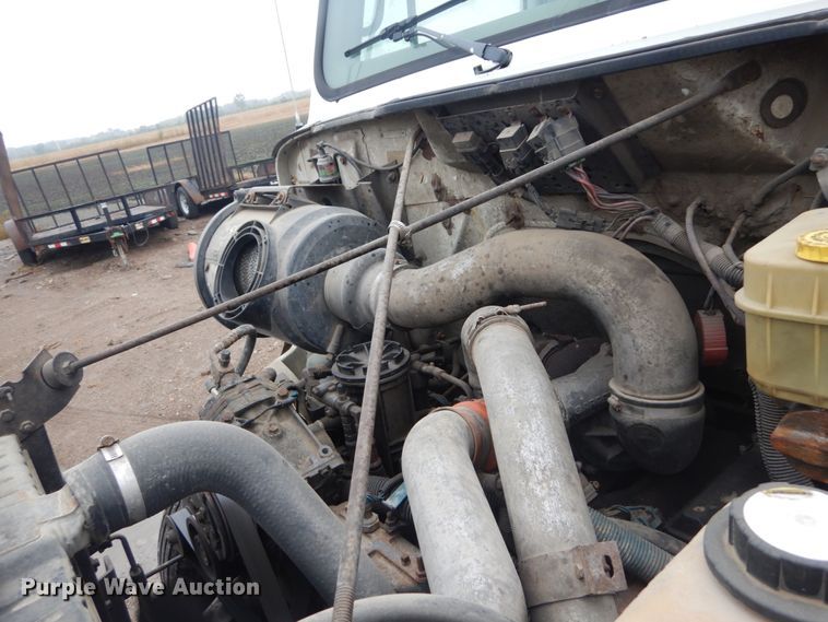 image for item DH5230 2001 International 4700  flatbed truck