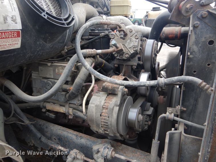 image for item DH5230 2001 International 4700  flatbed truck