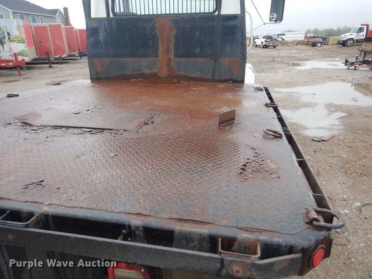 image for item DH5230 2001 International 4700  flatbed truck