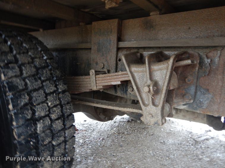 image for item DH5230 2001 International 4700  flatbed truck