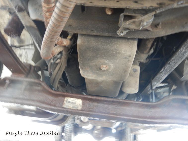 image for item DH5230 2001 International 4700  flatbed truck