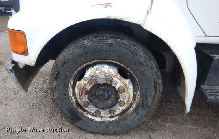 image for item DH5230 2001 International 4700  flatbed truck