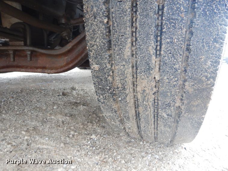 image for item DH5230 2001 International 4700  flatbed truck