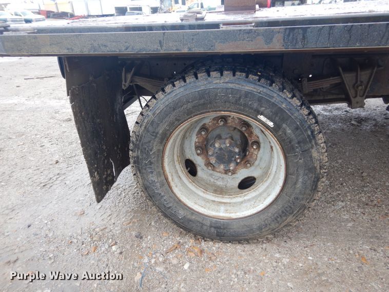 image for item DH5230 2001 International 4700  flatbed truck