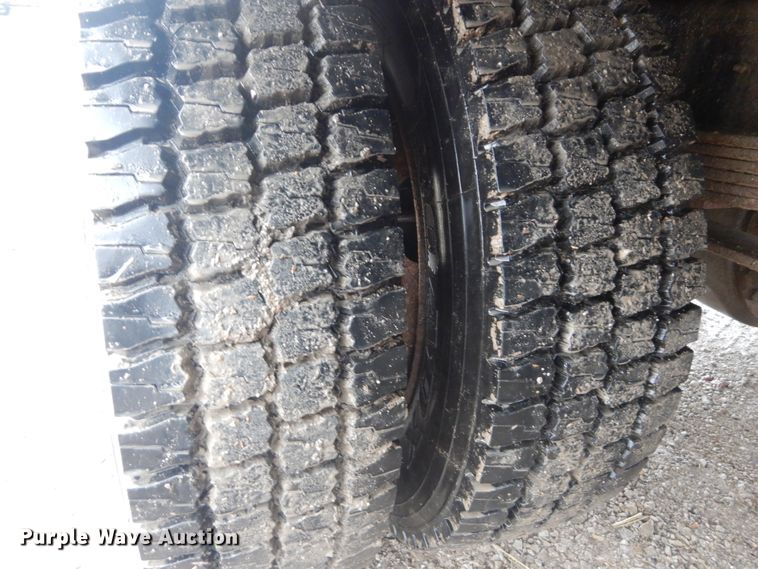 image for item DH5230 2001 International 4700  flatbed truck