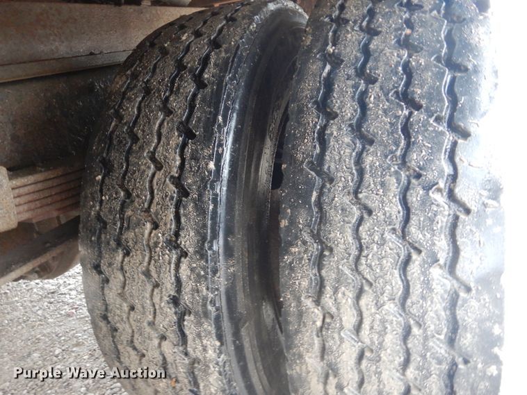 image for item DH5230 2001 International 4700  flatbed truck