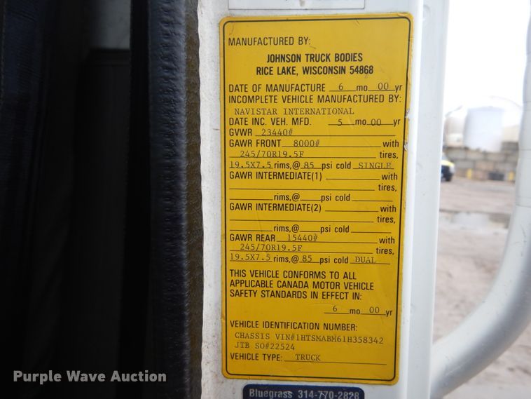 image for item DH5230 2001 International 4700  flatbed truck