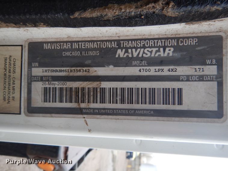 image for item DH5230 2001 International 4700  flatbed truck