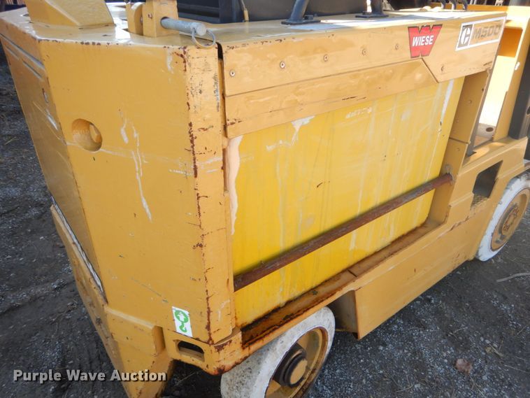 image for item DH5239 Caterpillar M50D  forklift