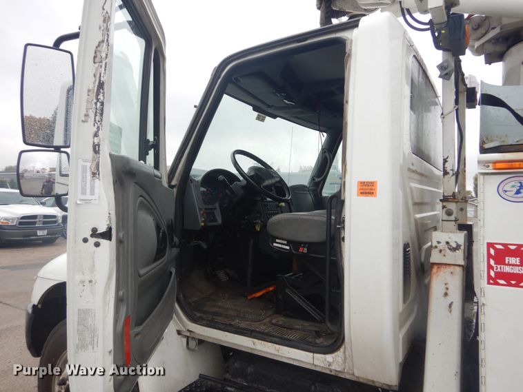 image for item DH5241 2007 International 4200  bucket truck