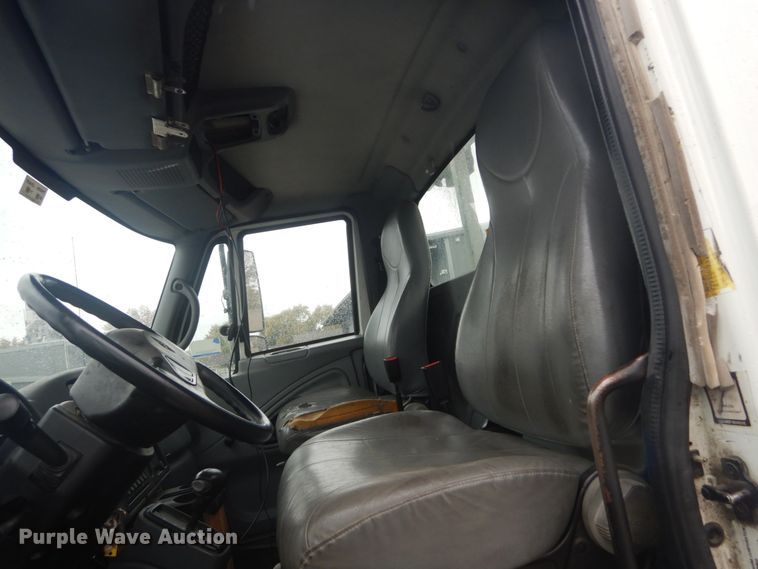 image for item DH5241 2007 International 4200  bucket truck