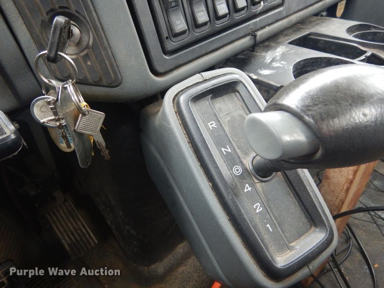 image for item DH5241 2007 International 4200  bucket truck