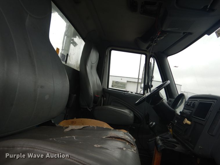 image for item DH5241 2007 International 4200  bucket truck