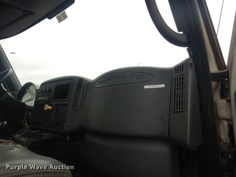 image for item DH5241 2007 International 4200  bucket truck