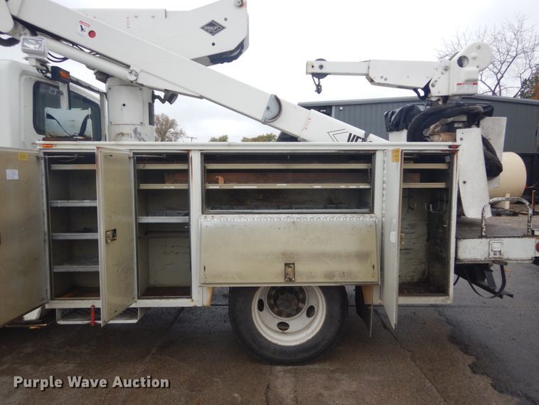 image for item DH5241 2007 International 4200  bucket truck