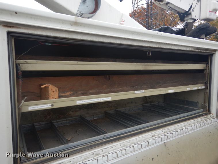 image for item DH5241 2007 International 4200  bucket truck