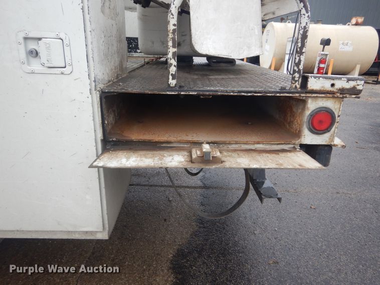 image for item DH5241 2007 International 4200  bucket truck