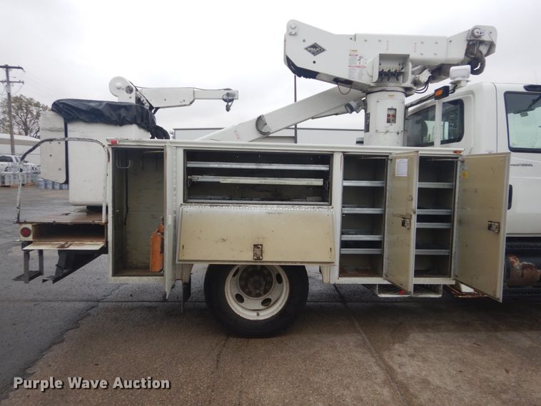 image for item DH5241 2007 International 4200  bucket truck
