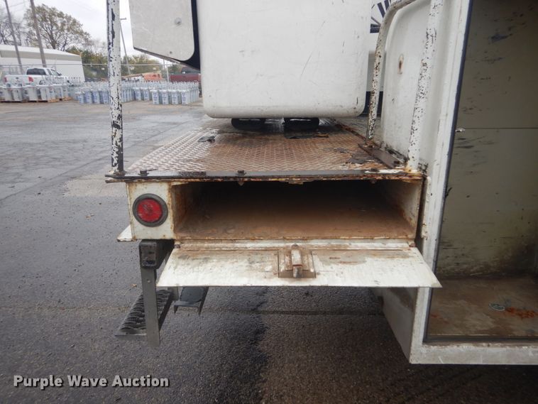 image for item DH5241 2007 International 4200  bucket truck