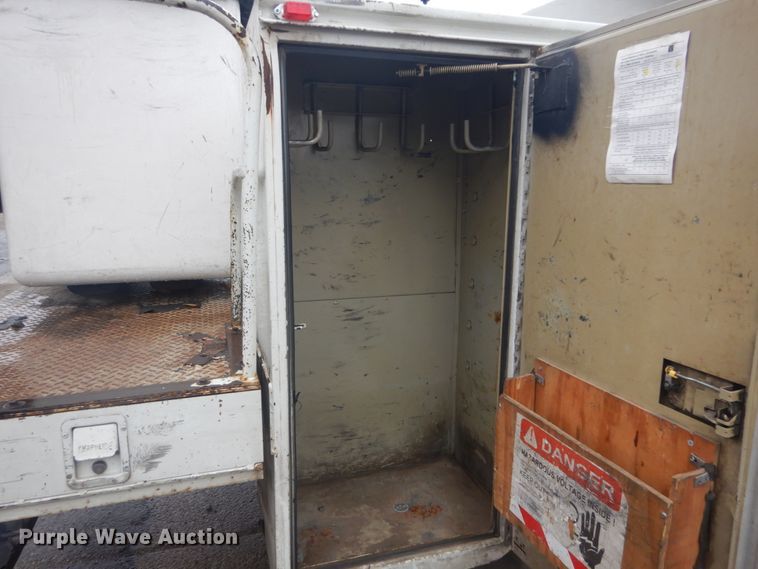 image for item DH5241 2007 International 4200  bucket truck